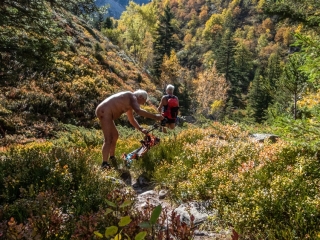 Octobre 2025. Traces de chute sur les fesses.